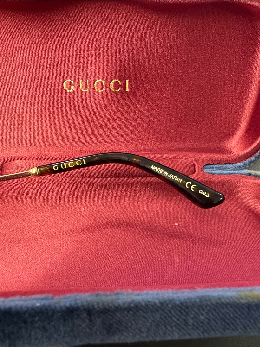 Gucci Black and Gold Square Sunglasses with Branded Case - Picture 2 of 4